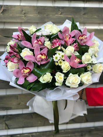 Букет цветов из: Розы и Хризантемы в Отрадном