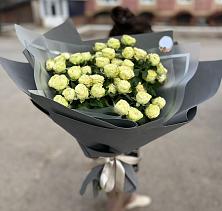 Букет Белые кустовые розы Солинеро в Отрадном